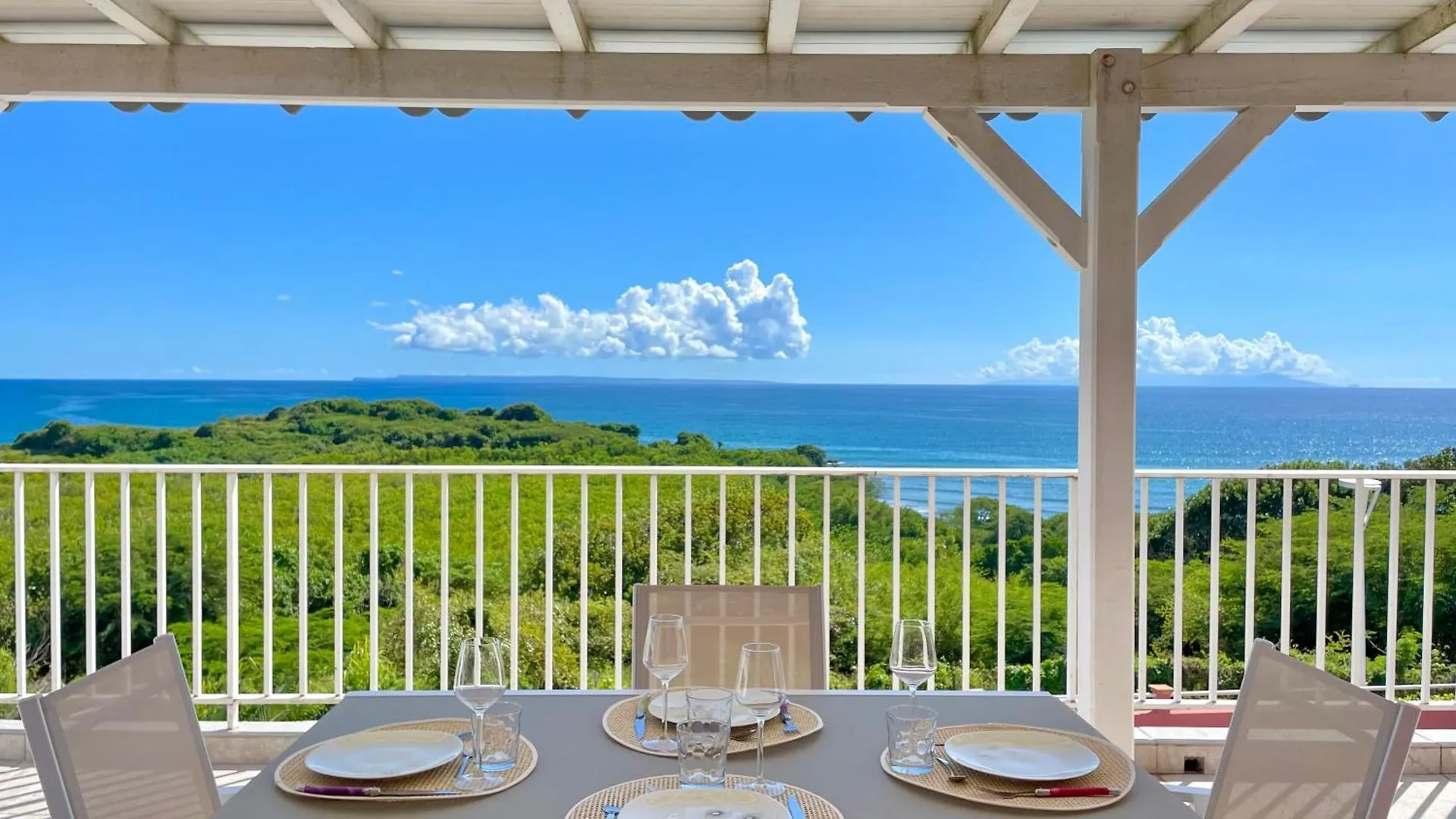 Charmant T3 En Haut De Villa, Vue Panoramique Sur La Mer Le Gosier  Le Gosier (Grande-Terre)