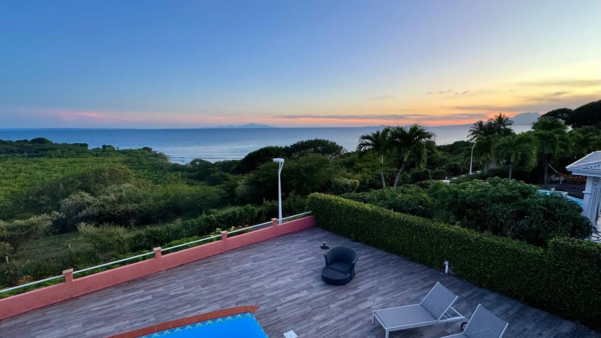 Apartment Charmant T3 En Haut De Villa, Vue Panoramique Sur La Mer Le Gosier
